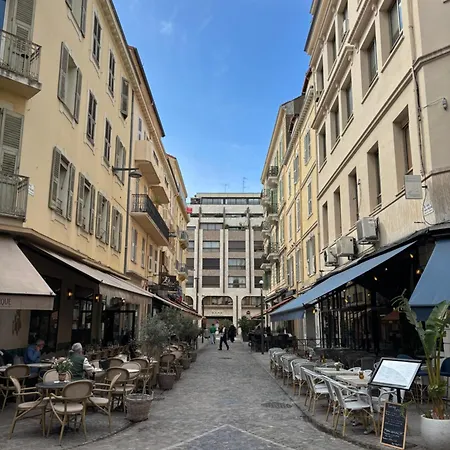 2 Pieces Vagliano *
