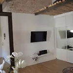 2 Pieces Vagliano